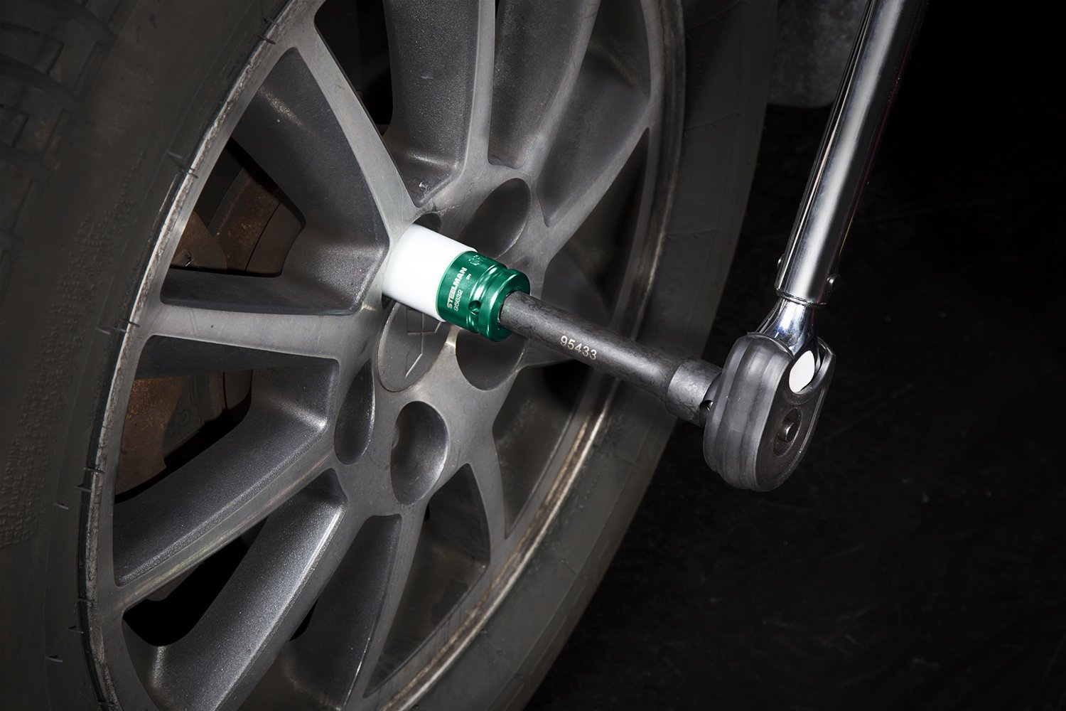 Steelman 22mm Sleeved Socket, Wheel and Lug Nut Protector Polyethylene Sleeve and Insert, Non-Marring, Long, 6-Point, 1/2-inch Drive - Image 4